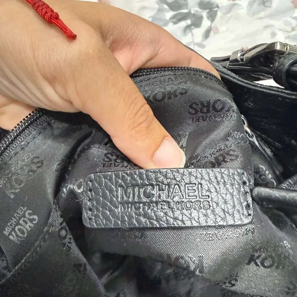 Michael Kors Chandler Large Leather Convertible Shoulder Hobo Bag in Black